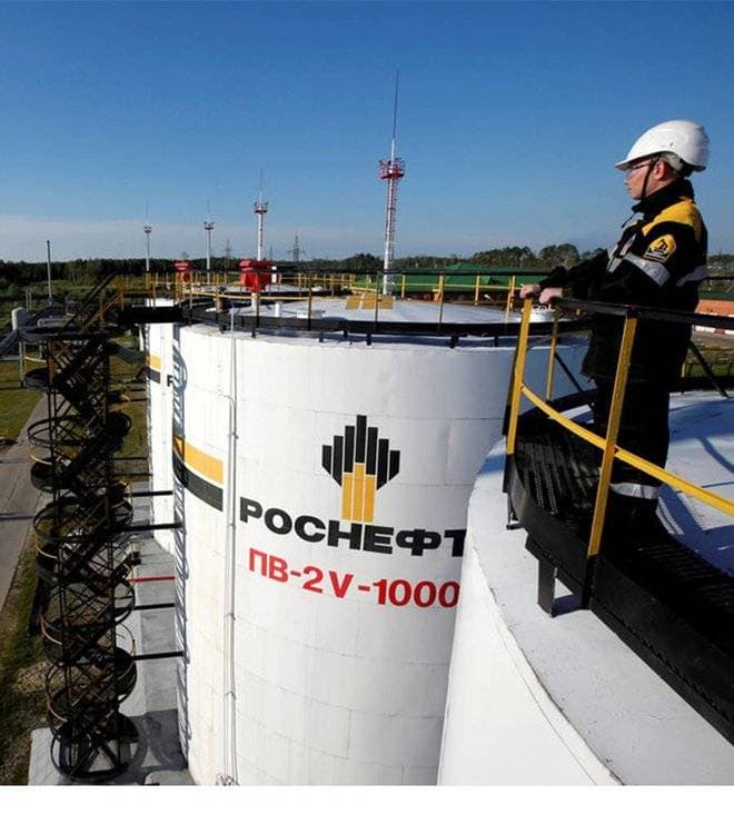 روسنفت تبيع إنتاجها عادة إلى شركات التجارة الدولية، التي تعيد بيعه للمشترين.