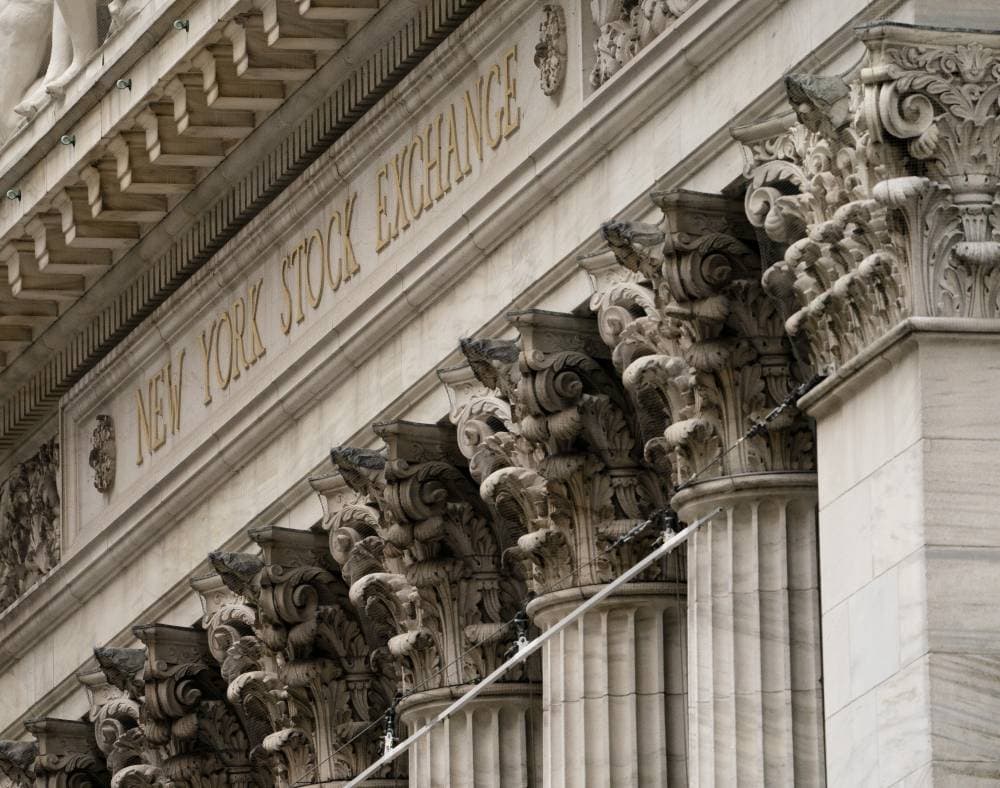 الأسهم الأمريكية تبدأ تعاملاتها على انخفاض تحت ضغط نتائج متباينة