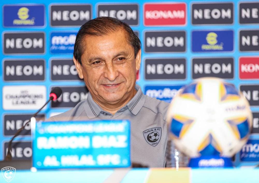 دياز خلال المؤتمر الصحافي. مركز الهلال الإعلامي