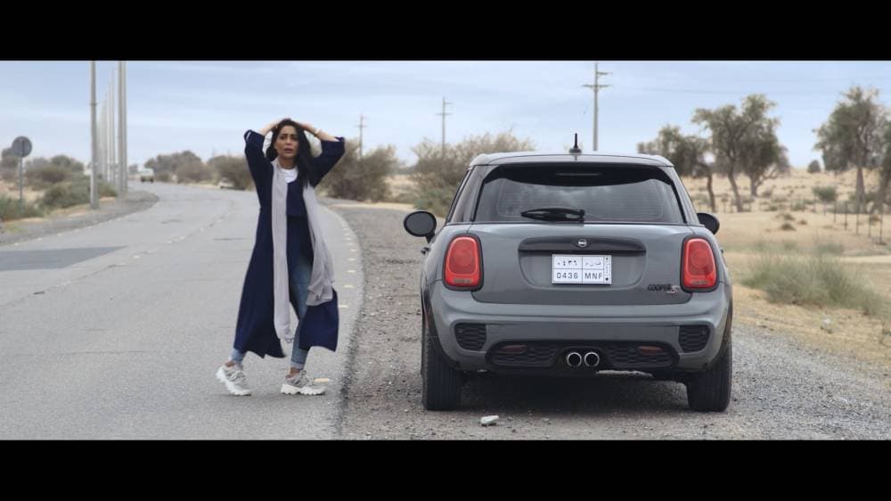 نسيان أم طفلها الرضيع في محطة الوقود.