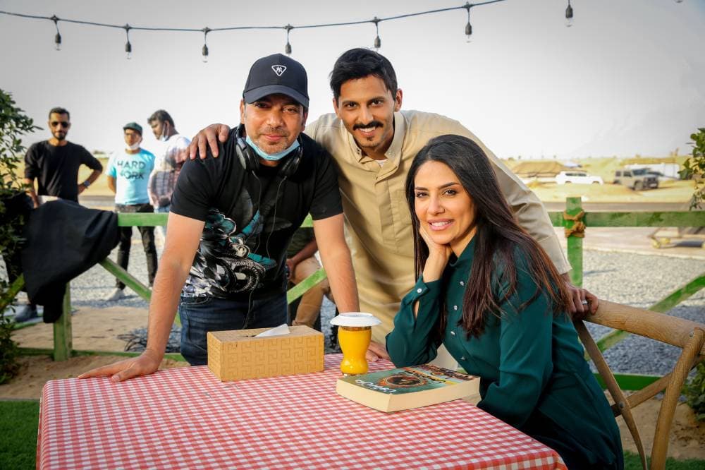 خلف الكواليس.