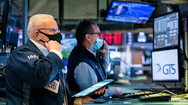 الأسهم الأمريكية تنخفض وقلق بشأن المركزي الأمريكي وأوكرانيا