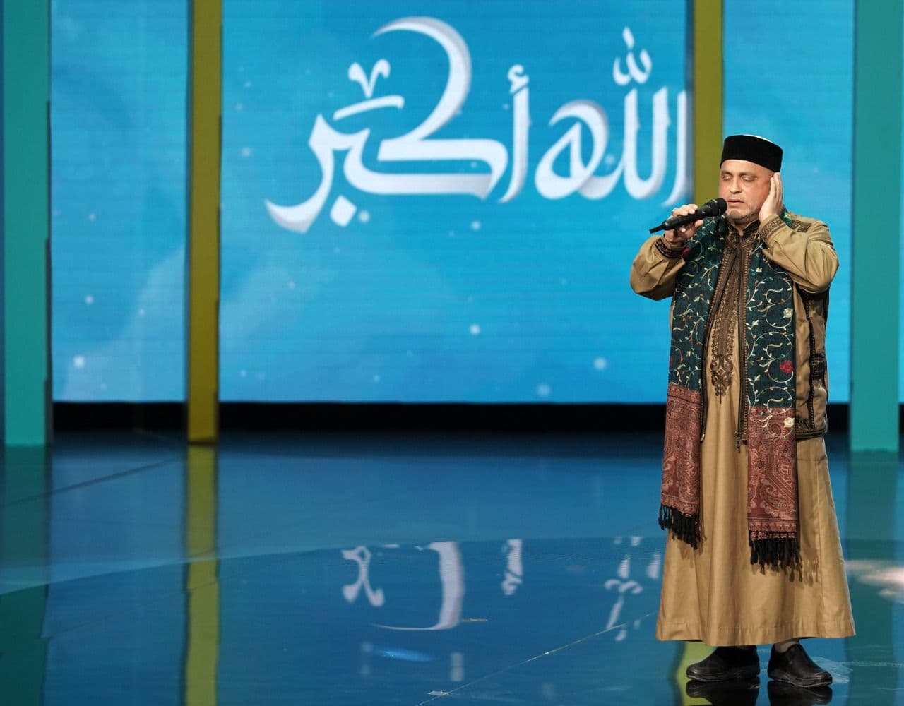 في "عطر الكلام".. العالم ينصت لأذان قباء