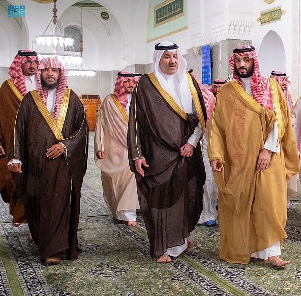 ولي العهد يزور مسجد قباء ويؤدي ركعتي تحية المسجد