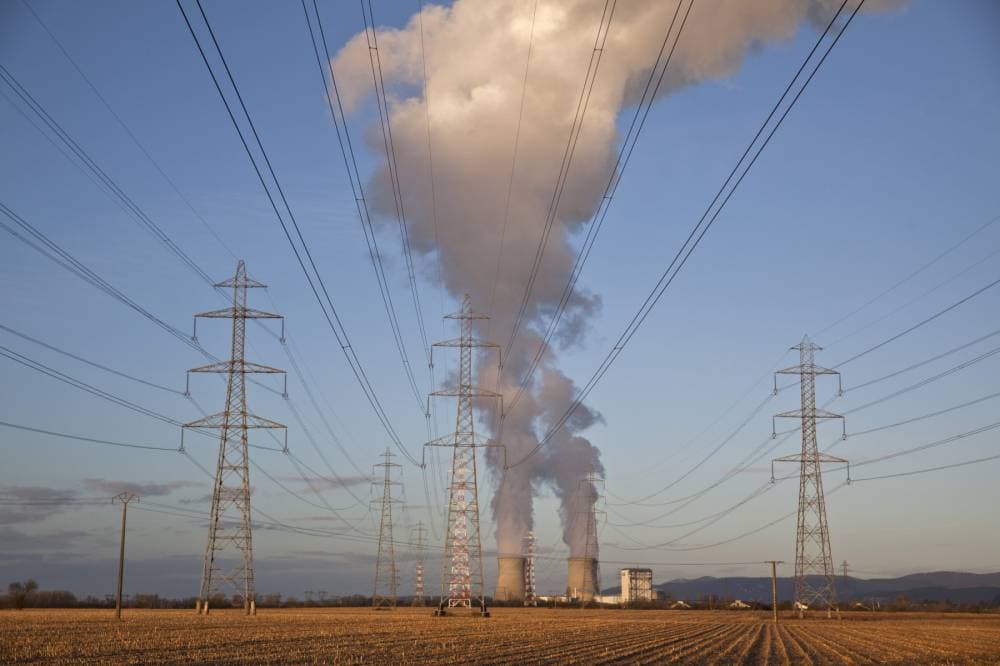 تسببت الحرب في ارتفاع أسعار الوقود إلى أرقام قياسية الشهر الماضي.