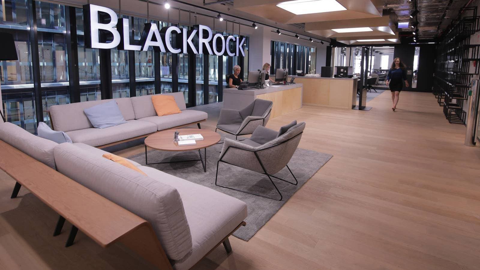 مشهد من داخل مقر شركة بلاك روك في نيويورك.