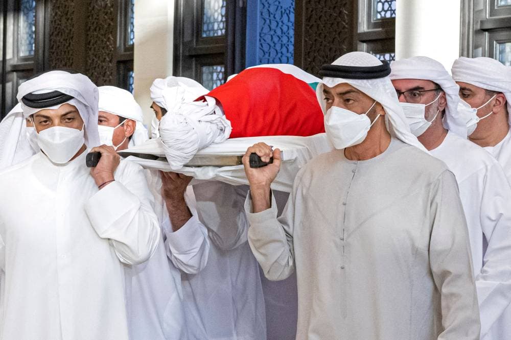 جانب من تشييع جثمان الشيخ خليفة بن زايد . "الفرنسية"