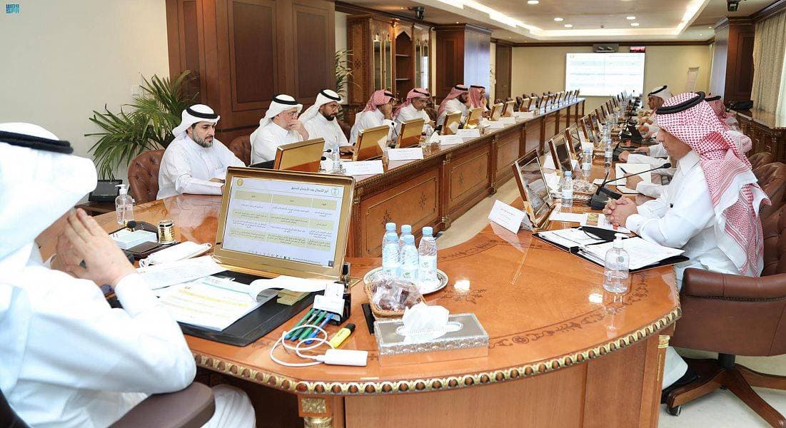 جانب من الاجتماع الدوري للجنة الأمن الغذائي أمس في الرياض. "واس"