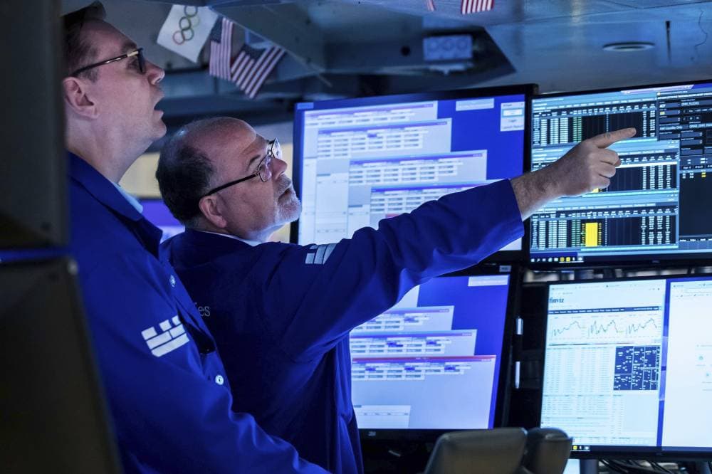  هبط مؤشر ناسداك المجمع 1.62 في المائة إلى 11790.68 نقطة عند بداية تعاملات أمس.   "أ . ب" 