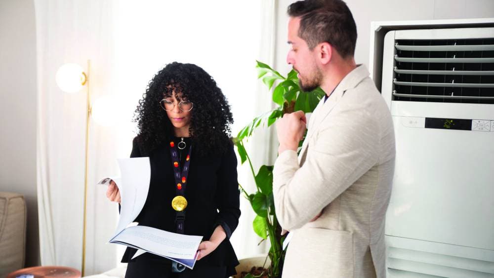 المخرجة السعودية رنيم في كواليس الفيلم.