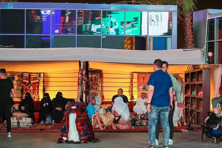 مسيرة "الشداد" تجذب زوار البوليفارد في ثاني أيام عيد الفطر