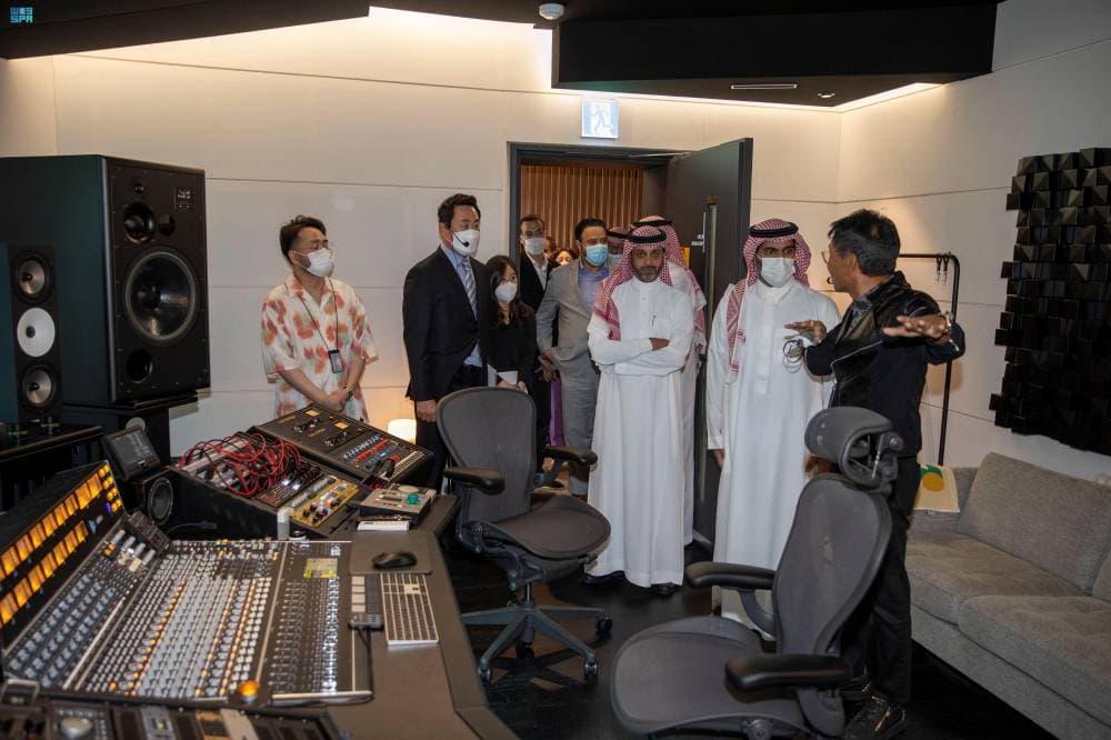وزير الثقافة يستعرض مع مؤسس «إس إم إنترتينمنت» الكورية أوجه التعاون