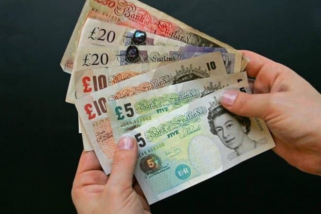 "الاسترليني" يهوي لأدنى مستوى خلال عامين