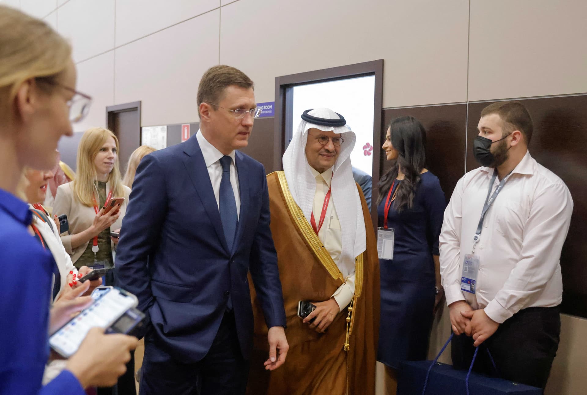 نوفاك : بحثت مع وزير الطاقة السعودي تطورات وضع إنتاج نفط روسيا وتوازن السوق