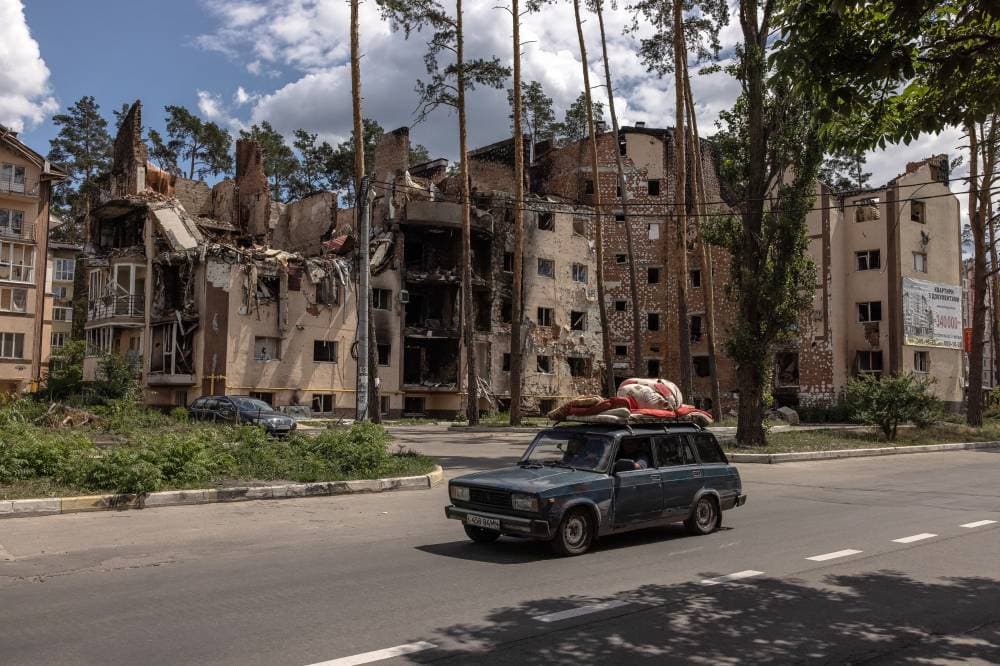 من آثار المعارك في إيربين، أوكرانيا. «إ.ب.أ »