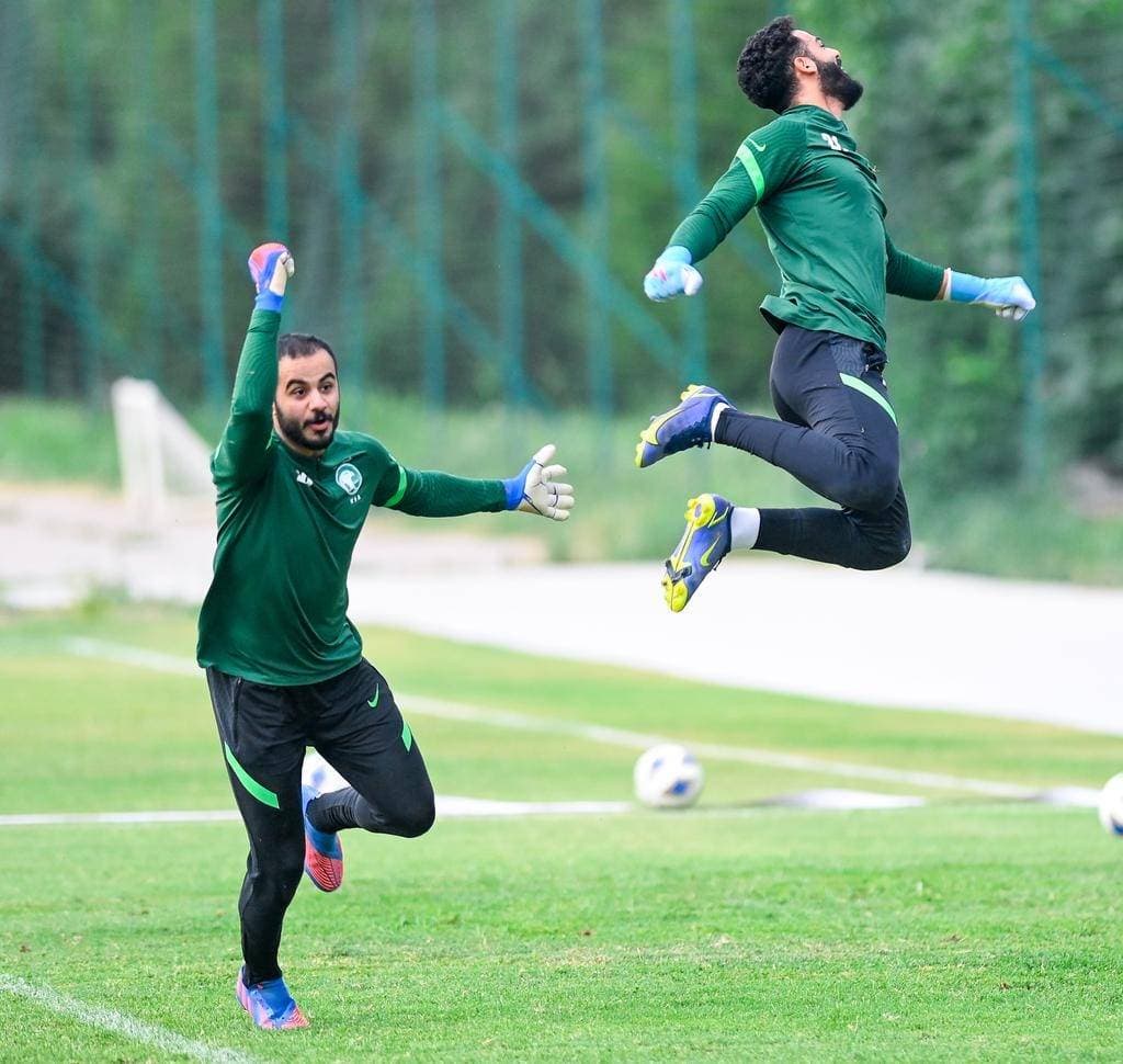 جانب من تدريبات حراسة الأخضر.