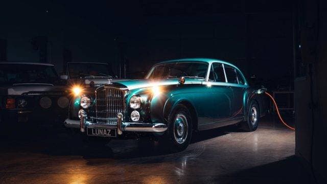 البريطانيون يهتمون كثيرا بقطاع السيارات.