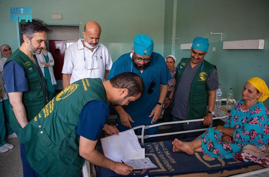 مركز الملك سلمان للإغاثة يدشن المشروع الطبي التطوعي لجراحة الغدة الدرقية في المغرب