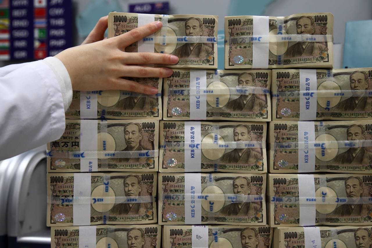 تراجع الين 21.95 نقطة مئوية منذ بداية العام.