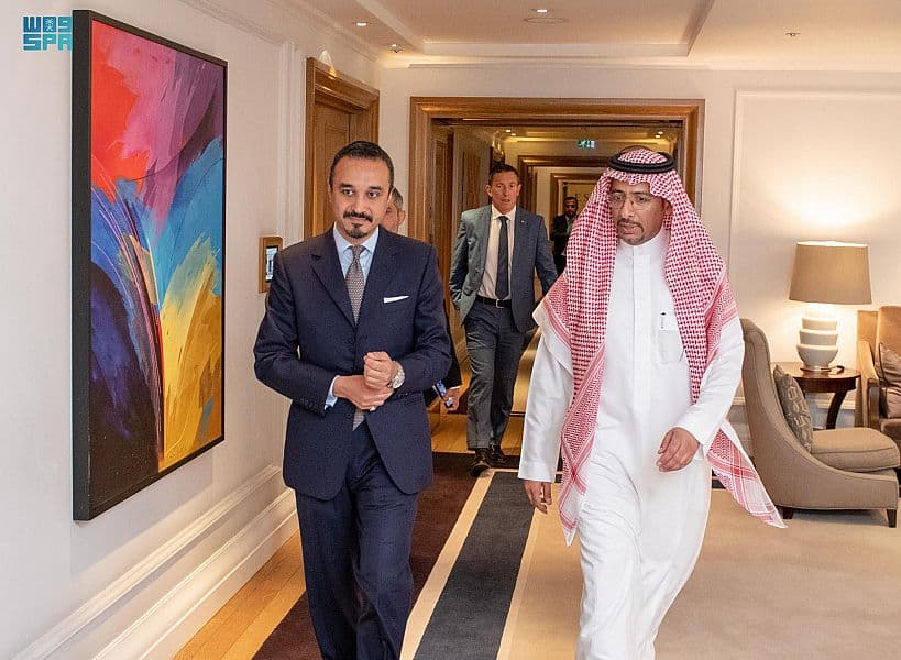 بحث فرص التعاون مع بريطانيا في قطاعي الصناعة والتعدين 
