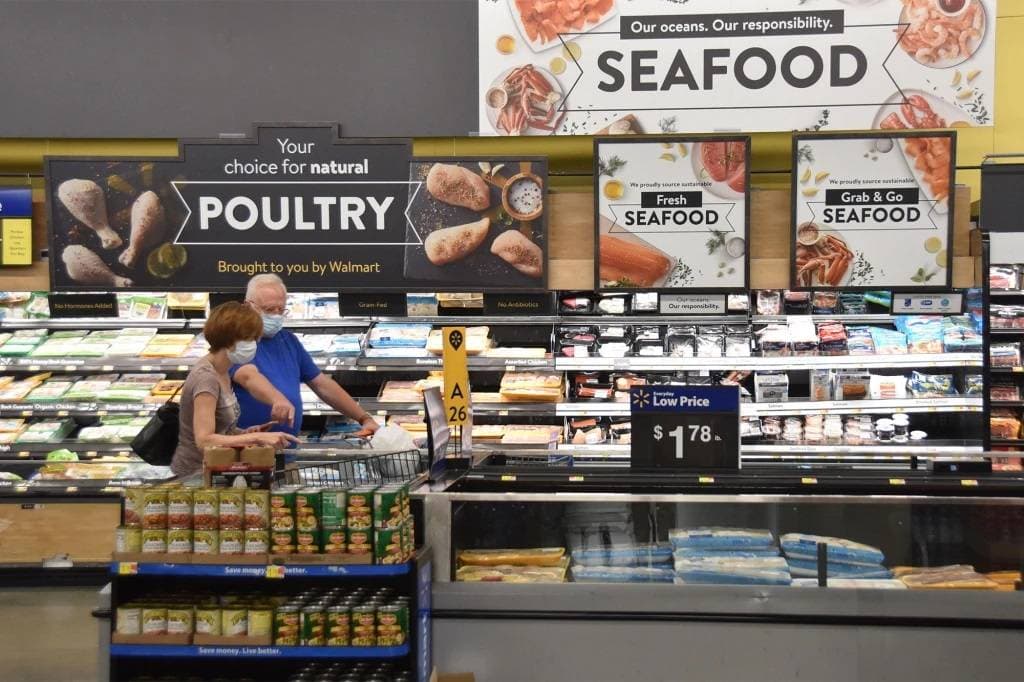 يحدث الركود التضخمي عندما ترتفع الأسعار وتزداد البطالة وينخفض النمو الاقتصادي.