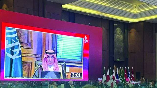 الجدعان متحدثا خلال الاجتماع الأول لوزراء المالية والصحة لمجموعة العشرين.