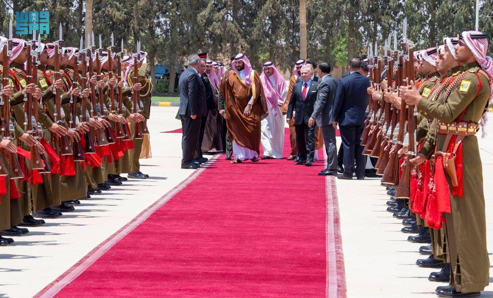 جانب من مراسم توديع ولي العهد لدى مغادرته عمان.