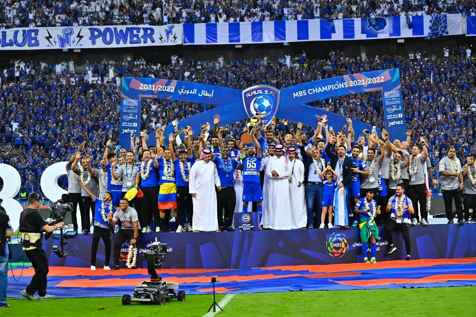 الهلال .. الفارق 30 لقبا                