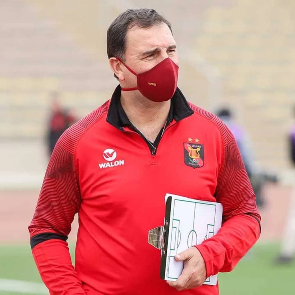 الأرجنتيني نستور لورنزو