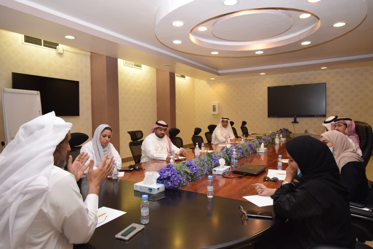 الكلية التطبيقية في جامعة ام القرى تبحث تنفيذ برامج التطوير المهني للعاملين في القطاع الصحي
