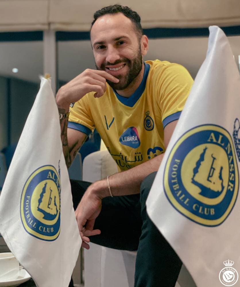 الكولومبي دافيد أوسبينا بعد التوقيع. "مركز النصر الإعلامي"