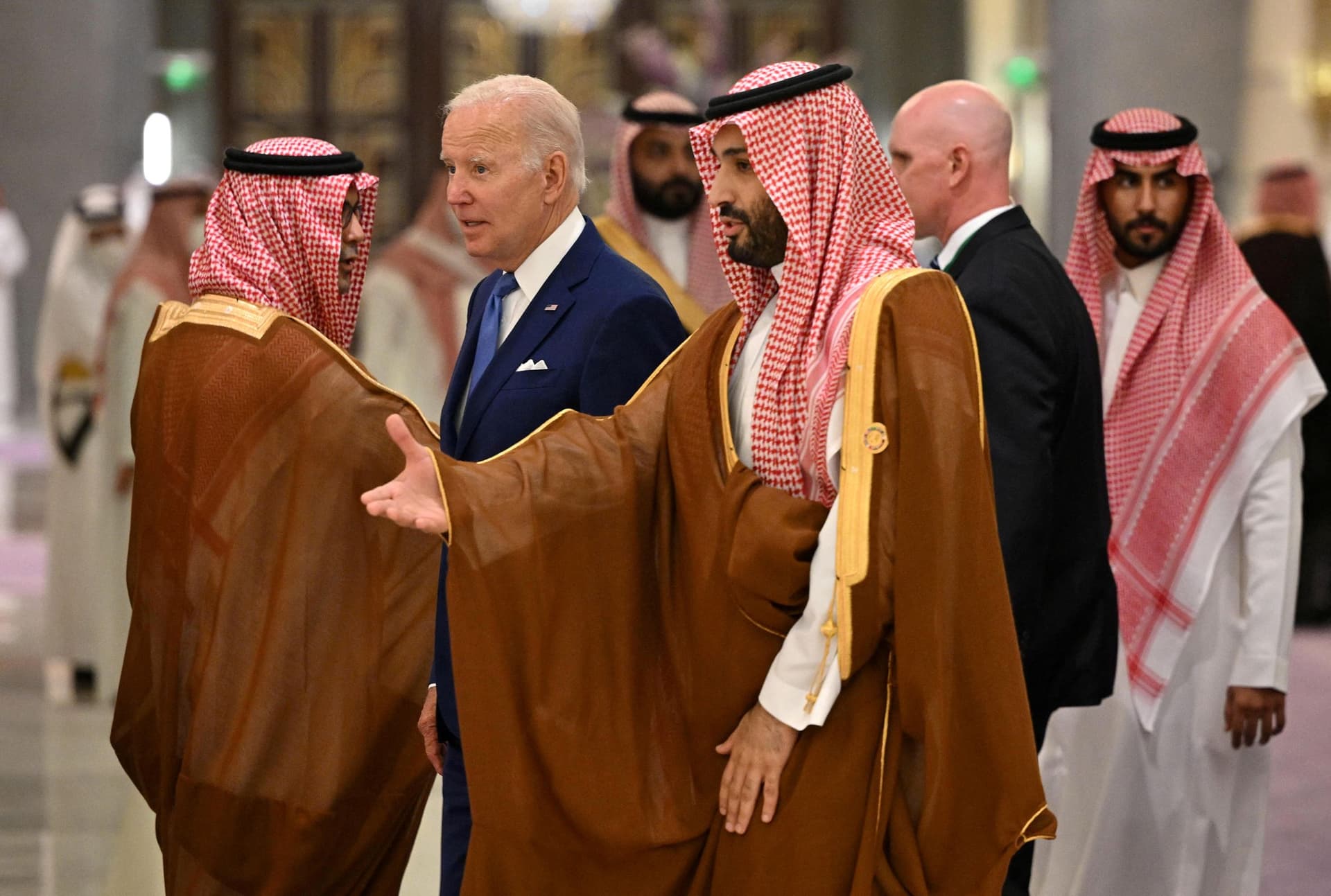 ولي العهد: السياسات غير الواقعية لتخفيض الانبعاثات ستؤدي إلى تضخم وبطالة ومشكلات خطيرة