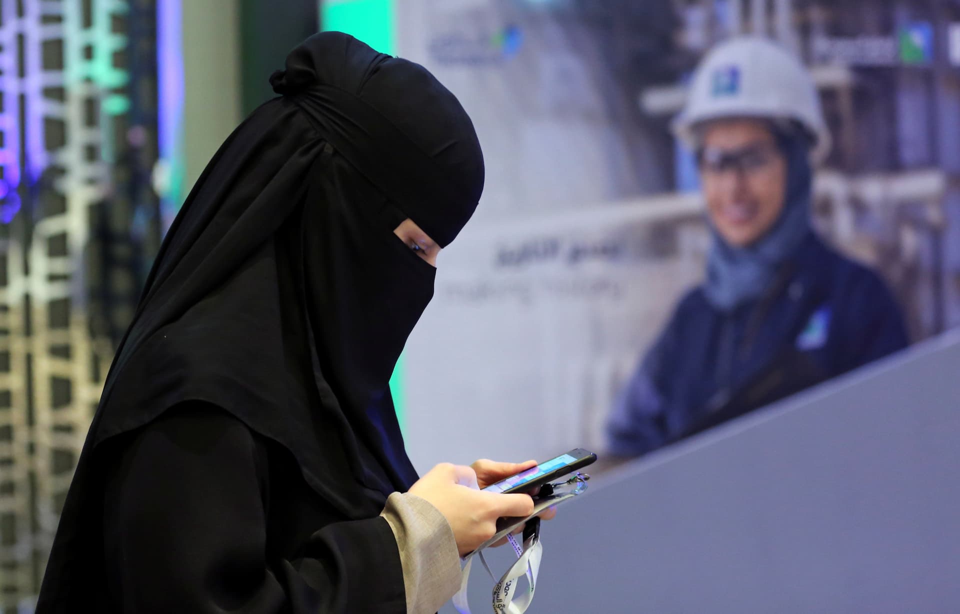 مشاركة المرأة في سوق العمل تجاوزت 30 % .. أعلى من مستهدفات الرؤية