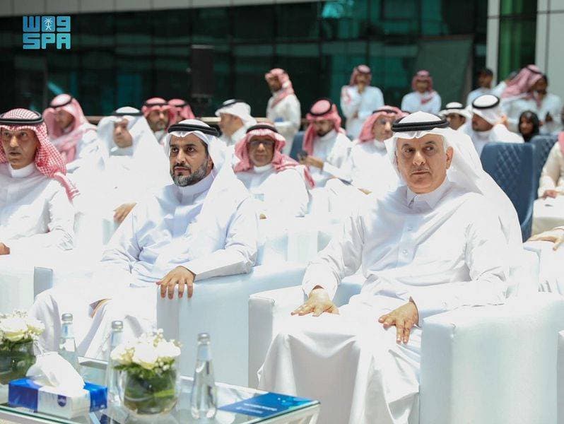 الوزير الفضلي خلال تدشين ثلاثة برامج رئيسة لريادة الأعمال، أمس. "واس"