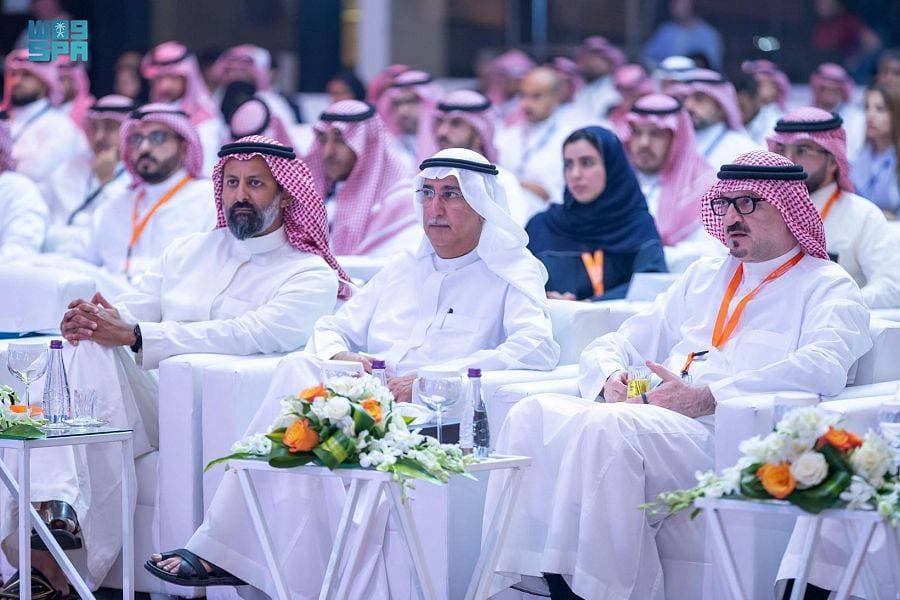 جانب من الحفل الختامي لبرنامج مسرعة فنتك في نسخته الثانية أمس الأول.   "واس"