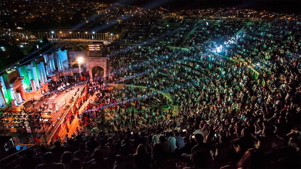 يتميز مهرجان جرش بالإقبال الكبير من الجماهير العربية.