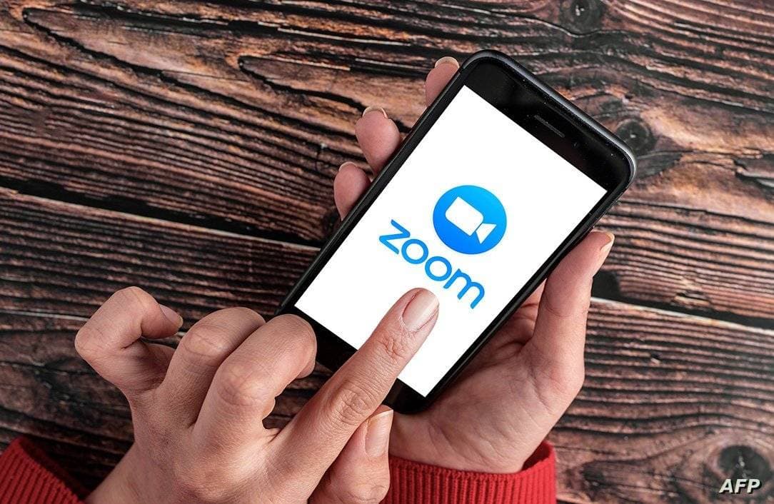 الرئيس السابق "لوايركارد" يشير إلى أموال مختلسة من الشركة 