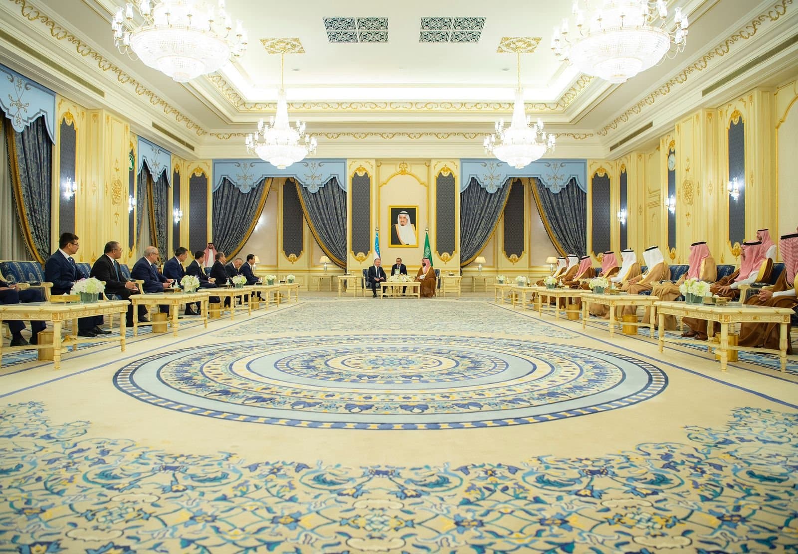 ولي العهد يبحث مع رئيس أوزبكستان أوجه العلاقات الثنائية وفرص التعاون