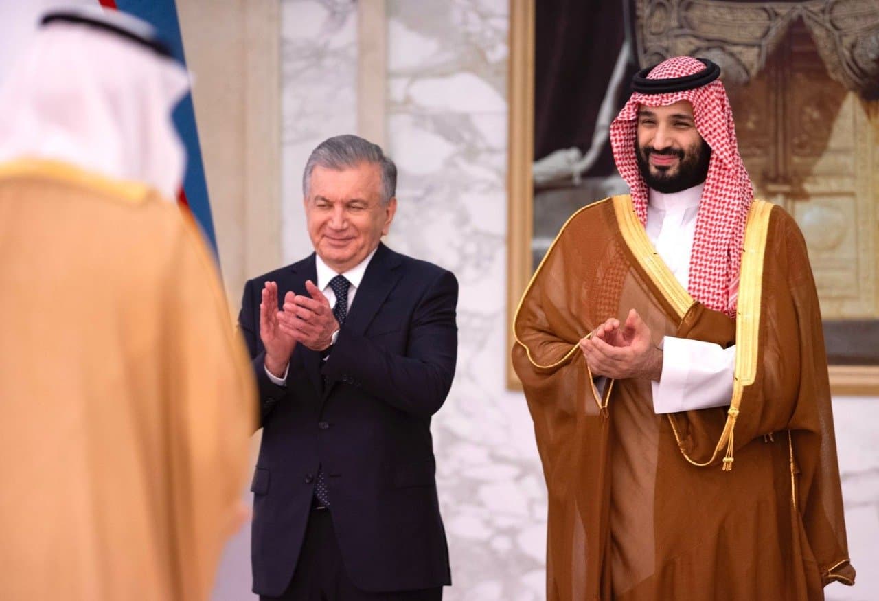 ولي العهد يبحث مع رئيس أوزبكستان أوجه العلاقات الثنائية وفرص التعاون