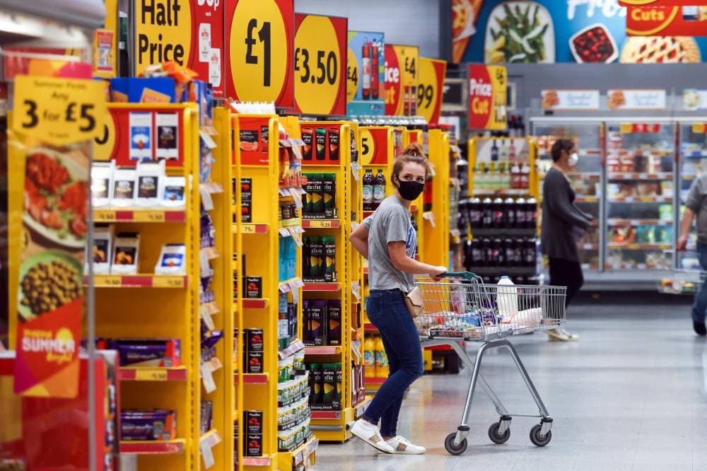 تواجه بريطانيا أزمة في تكلفة المعيشة مع انخفاض قيمة الأجور بوتيرة قياسية.