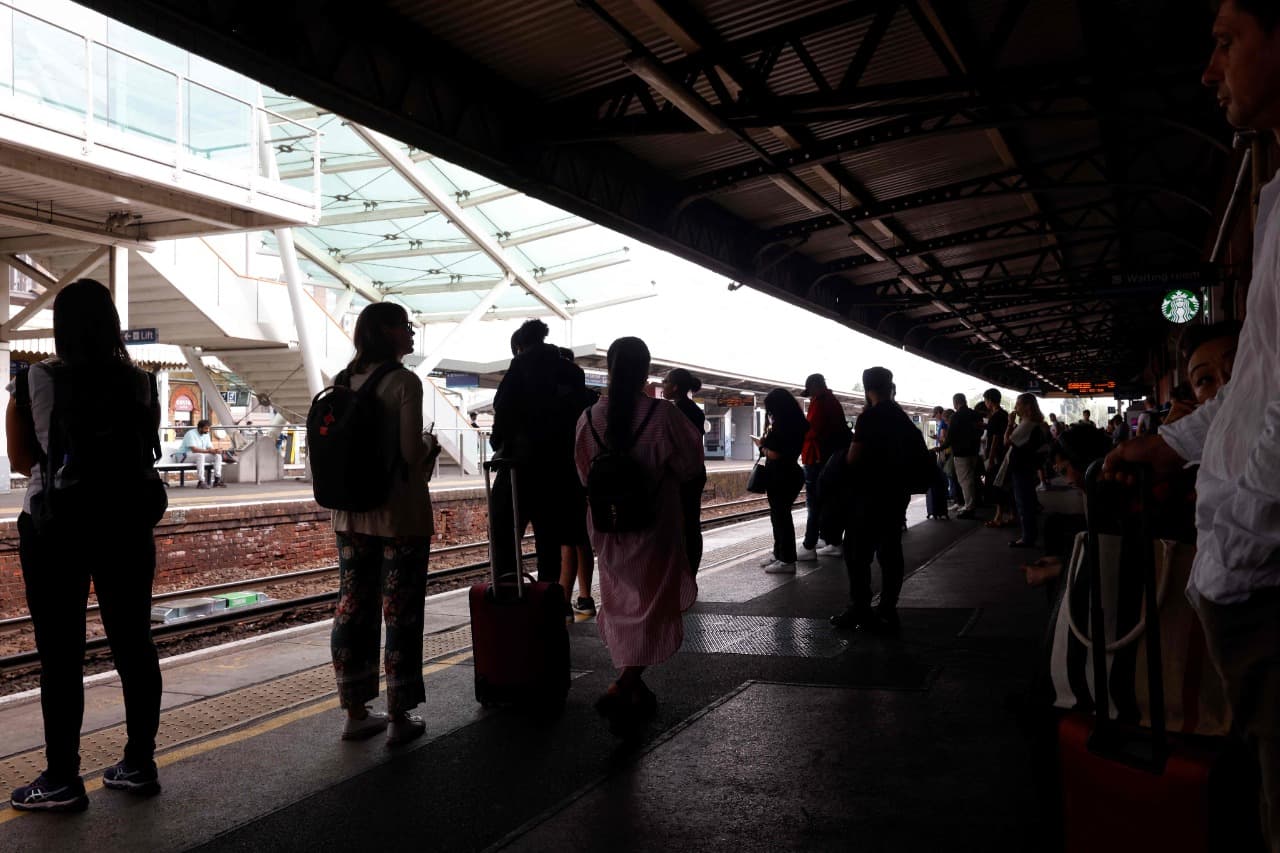 بفعل التضخم وتراجع القدرة الشرائية .. بريطانيا تشهد أسوأ اضرابات منذ عقود