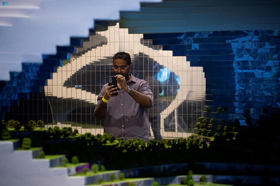 حتى 14 أغسطس .. 50 جولة يوميا للزوار للتعايش مع حياة "ذا لاين" العصرية