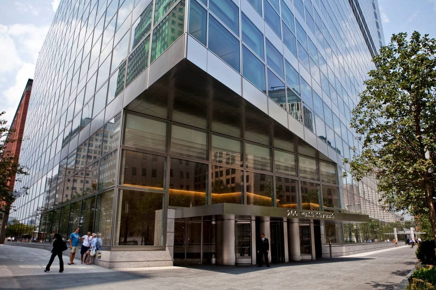 حلم «جولدمان ساكس» في استحواذ «موريسونز» يتحول إلى كابوس