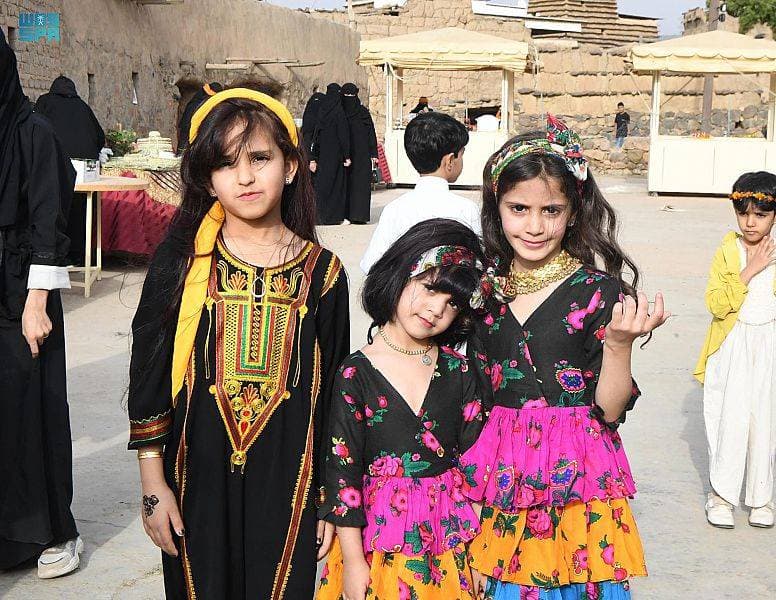 أطفال خلال حضورهم فعاليات قرية المسقى التراثية.