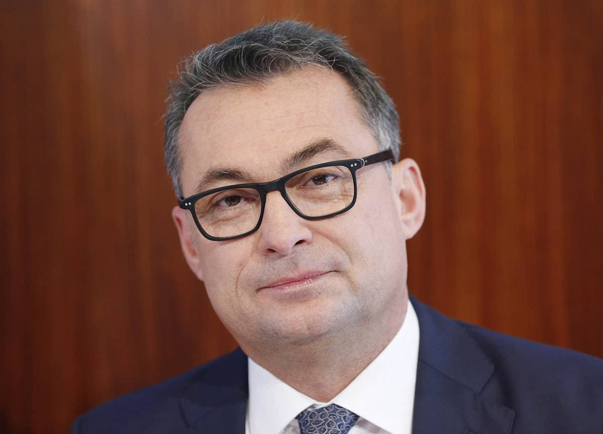 وزير المالية الألماني يعلن الاتفاق على إصلاح مظلة إنقاذ اليورو