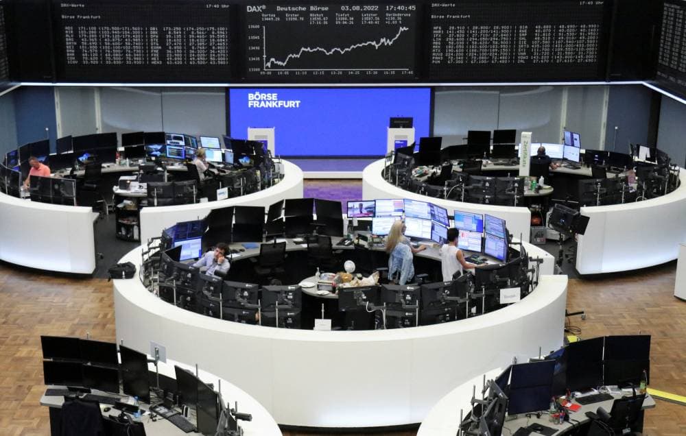 الأسهم الأوروبية تتجاهل مخاوف التباطؤ وتعوض خسائر مطلع الأسبوع