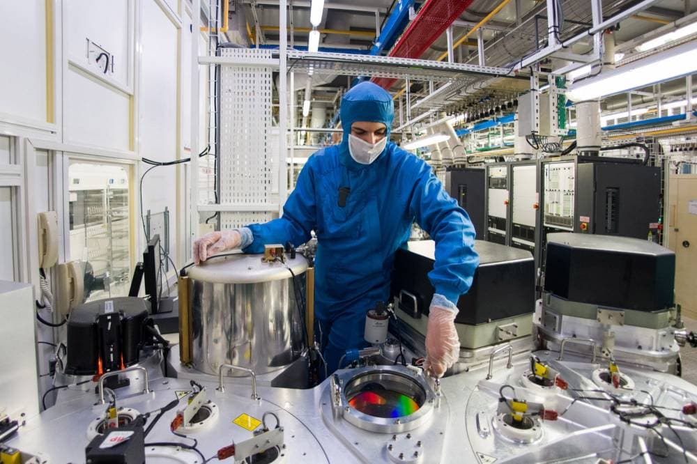 أول تراجع منذ 3 أعوام .. جمود الطلب يهبط بشحنات الرقائق الكورية 22.7 %