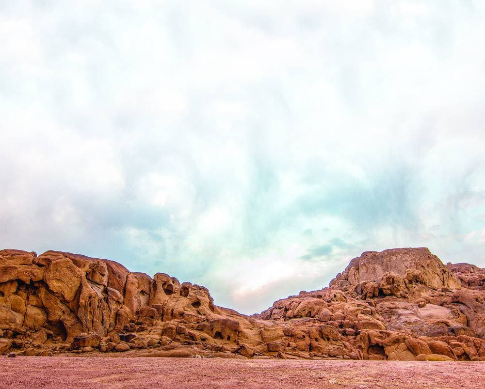 الجبلان الشهيران في حائل أجا وسلمى.