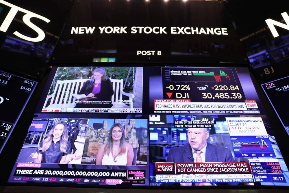 انخفاض وول ستريت مع سعي المستثمرين لاستيعاب تداعيات زيادة الفائدة