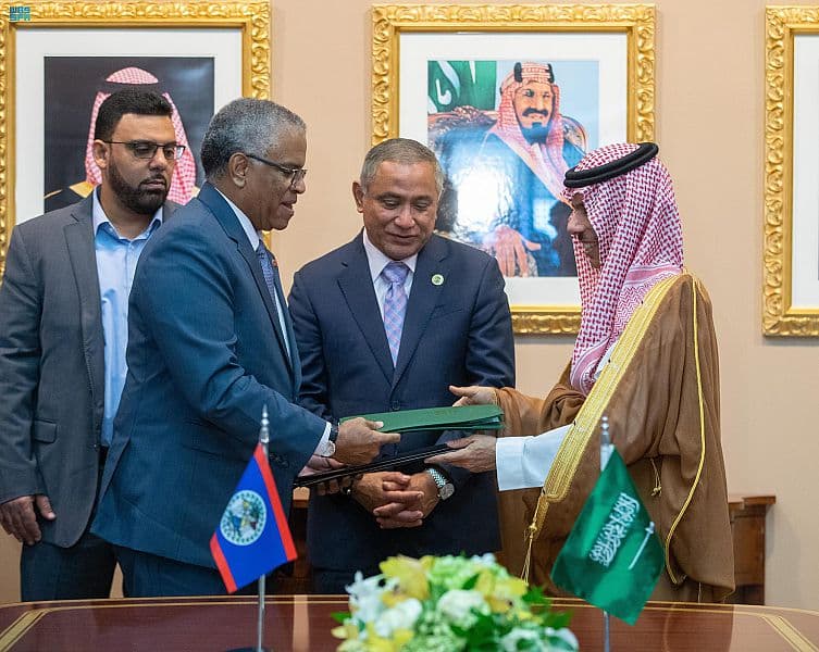 وزير الخارجية يلتقي رئيس وزراء بيليز